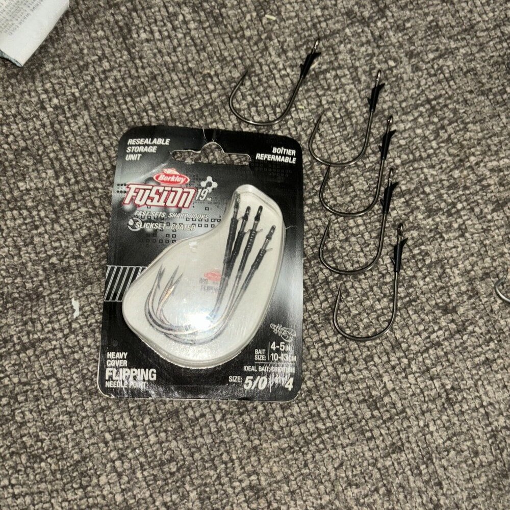 Lot of 4 BERKLEY FUSION 19 SUPERLINE EWG Needle Point 5/0 Hooks